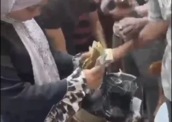 محافظة القاهرة تعيد 100 ألف جنيه من ثمن جهاز عروس بعد العثور عليها بين أنقاض منشأة ناصر