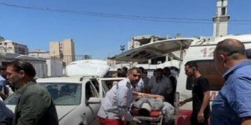 إصابة عدد من الفلسطينيين في قصف إسرائيلي وسط قطاع غزة