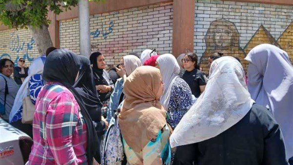 انتهاء امتحان الرياضيات التطبيقية للثانوية العامة.. وبدء خروج الطلاب