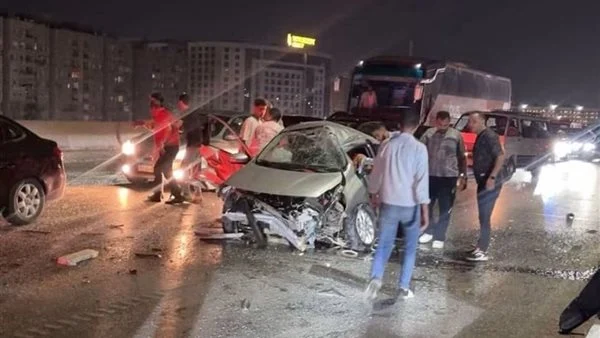 تصادم عدة سيارات أعلى محور الكفراوي بالقاهرة.. والأجهزة الأمنية تتدخل