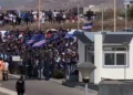رغم الوداع.. جماهير الرأس الأخضر تحتفي بمنتخبها بعد الخروج من المونديال
