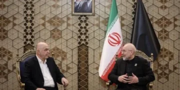 رئيس البرلمان الإيراني: لا سلام مع واشنطن.. ونواصل دعم “جبهة المقاومة”