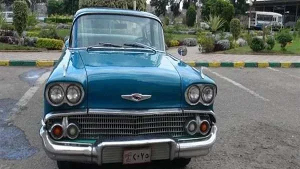 النيابة تعاين المخزن محل واقعة سرقة سيارة الرئيس الراحل جمال عبد الناصر