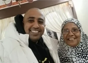 بعد تعرض والدته لحادث .. محمد أوتاكا يطلب الدعاء من الجمهور