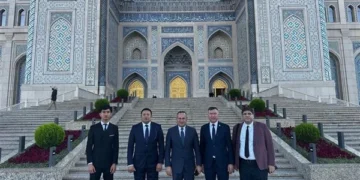 وزير التعليم العالي يتفقد مركز الحضارة الإسلامية في أوزبكستان ويبحث تعزيز التعاون الجامعي