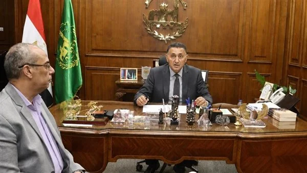 محافظ القليوبية يتابع مع وكيل التعليم إجراءات دراسة خفض الحد الأدنى للقبول بالثانوية العامة