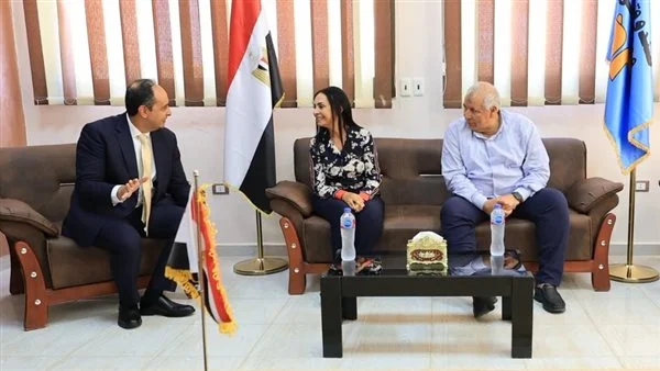 وزيرة التضامن تلتقي القيادات التنفيذية وأعضاء الهيئة البرلمانية والمشايخ في مطروح