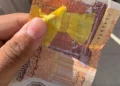 ضبط طالب ثانوية عامة أخفى سماعة غش داخل ورقة نقدية بقنا