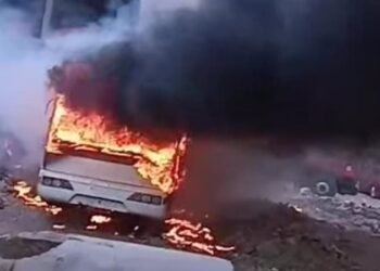 السيطرة على حريق فى أتوبيس بميدان الرماية