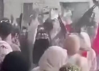 فحص فيديو متداول لفتيات يرقصن بالأسلحة النارية في حفل زفاف بقنا