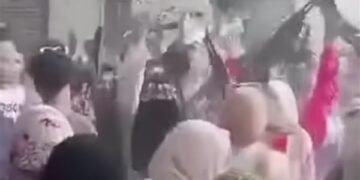 فحص فيديو متداول لفتيات يرقصن بالأسلحة النارية في حفل زفاف بقنا