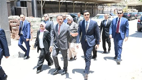 وزير الصناعة يوجه بتنفيذ حملات تفتيشية على المصانع غير المرخصة