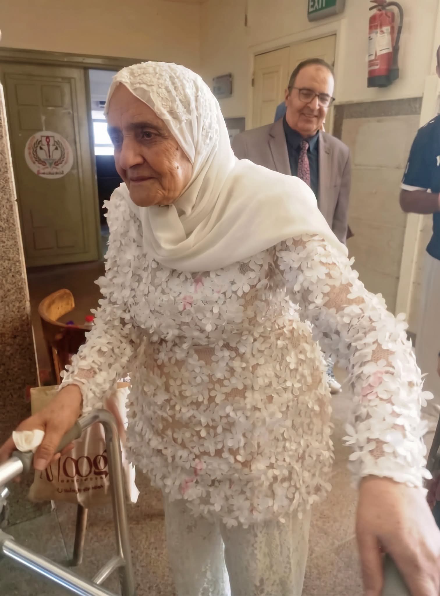 بعد رحلة بدأت عام 1953.. باحثة تحقق حلم الدكتوراه في سن الـ84 بجامعة المنصورة