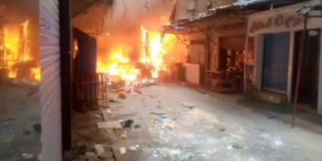 حريق هائل بمخزن في الفلكي السيوف بالإسكندرية