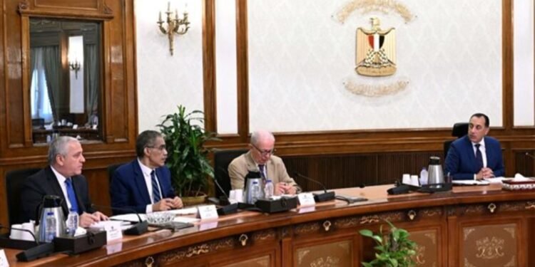 رئيس الوزراء يتابع ملف تسوية مديونية المؤسسات الصحفية القومية