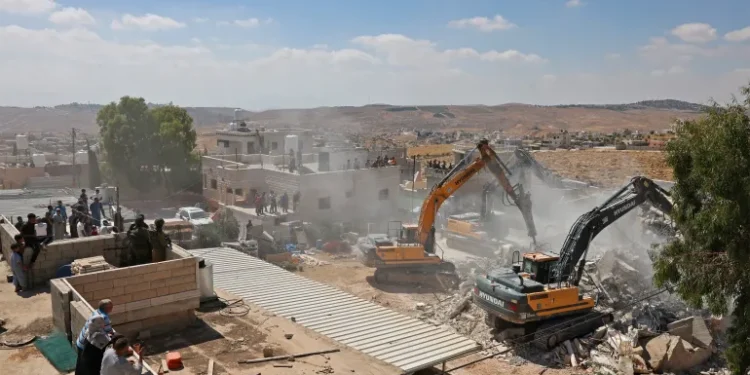 تصعيد في الضفة الغربية.. بن غفير يقتحم قرية المغير وإصابة فلسطيني برصاص مستوطنين