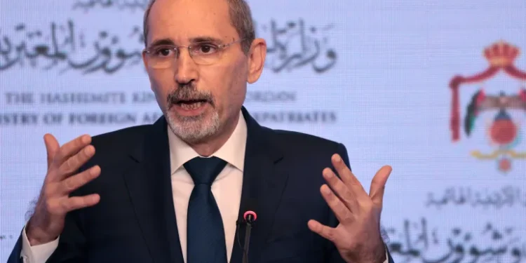 الصفدي: لا قواعد أمريكية في الأردن.. وإيران لا يحق لها إغلاق هرمز