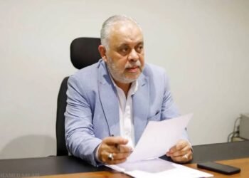 أشرف زكي يدعو لحشد الفنانين بسبب حق الأداء العلني: صفحة جديدة