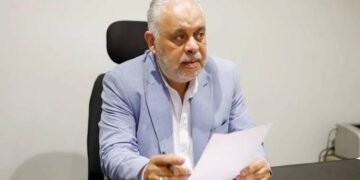 أشرف زكي يدعو لحشد الفنانين بسبب حق الأداء العلني: صفحة جديدة