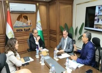 محافظ الجيزة يوجه بإنشاء سوق حضارى بالعروبة والتصدى لإشغالات كورنيش الوراق