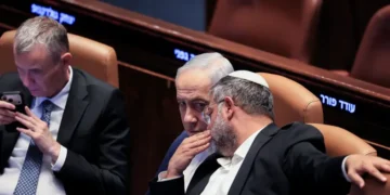 قبل 100 يوم من انتخابات إسرائيل.. نتنياهو يواجه منافسًا صاعدًا