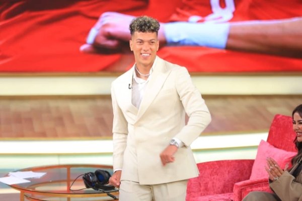إمام عاشور يكشف أسرار بدايته.. “والديّ كانوا بيستلفوا عشاني”