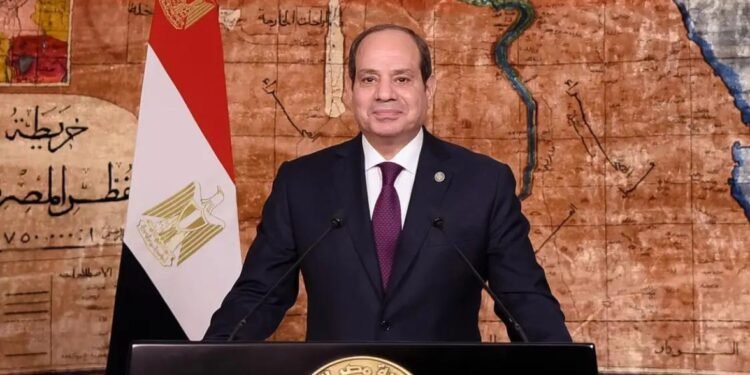 السيسي يعود إلى القاهرة بعد زيارتين لقطر والبحرين
