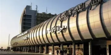 تأجيل محاكمة موظف كتب “يوجد قنبلة في الطائرة” على منديل ورقي انتقامًا من قائدها