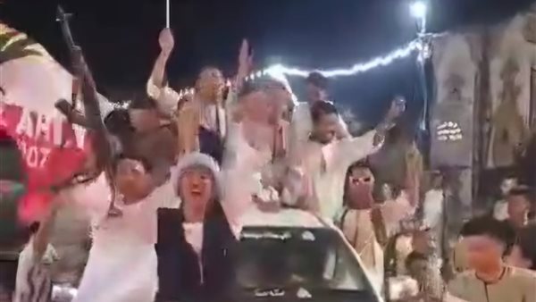 فحص فيديو متداول لاحتفال بعض الأشخاص بالسلاح الآلي في حفل زفاف بقنا