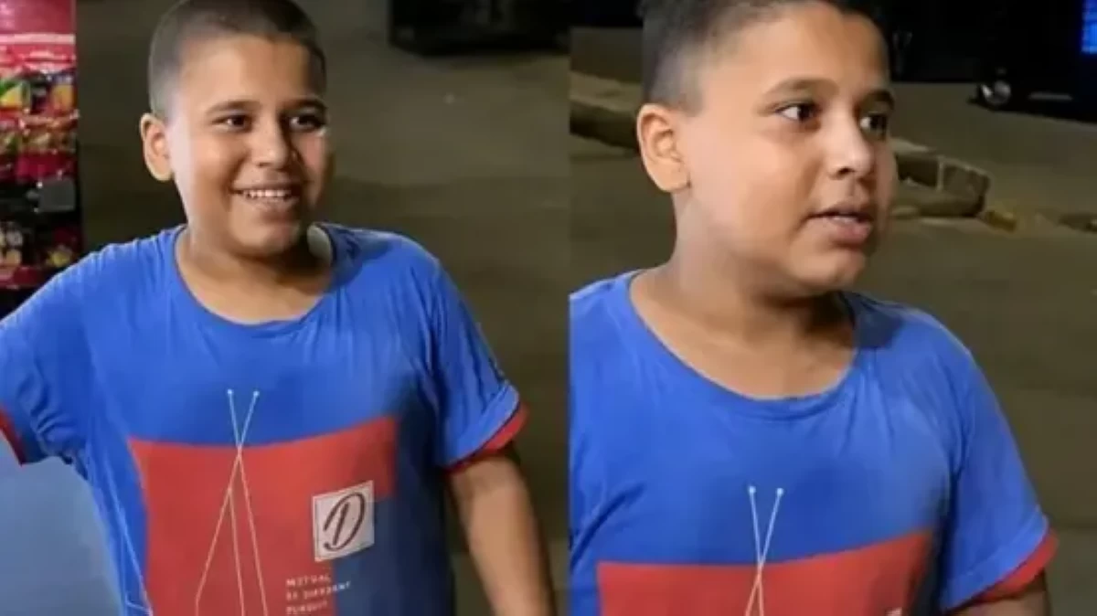 بالتعلم الذاتي.. طفل مصري يتحدث 15 لغة ويخطف أنظار السياح في الأقصر