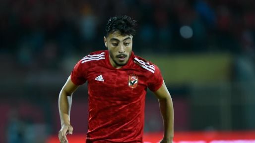 الأهلي يفاجئ جماهيره.. أكرم توفيق يعود في صفقة مدوية