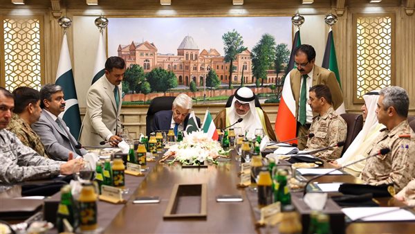 الكويت وباكستان توقعان اتفاقية دفاع مشترك لتعزيز التعاون العسكري والأمني