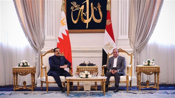 السيسي وملك البحرين يؤكدان عمق الشراكة الاستراتيجية ويدعوان لوقف التصعيد بالمنطقة