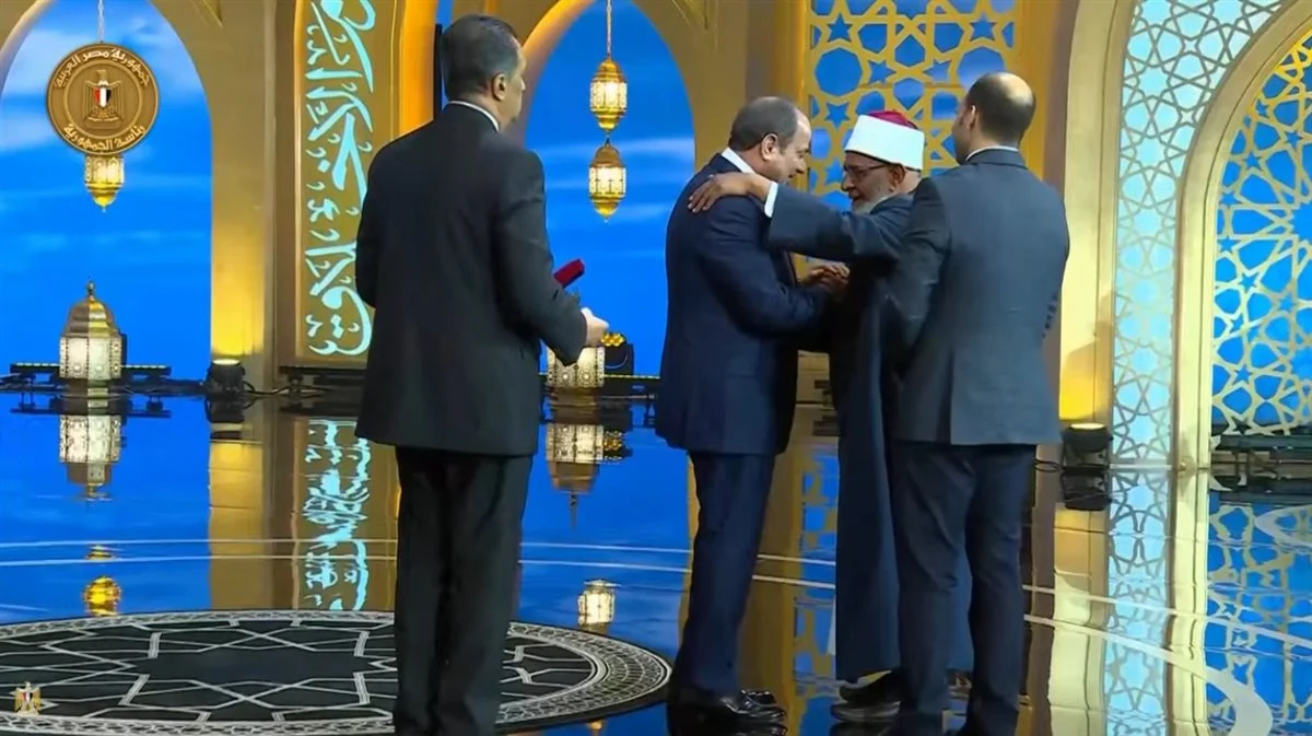 من بينهم صاحبة الـ83 عامًا.. السيسي يكرّم علماء الأزهر والأوقاف