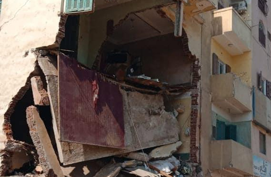 انهيار جزئي لعقار من 4 طوابق في روض الفرج