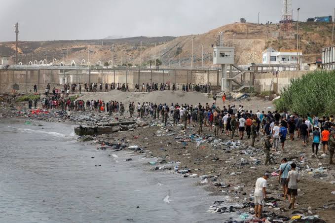 بعد موجة التسلل من المغرب.. سبتة تدعو إلى طرد جميع المهاجرين غير الشرعيين
