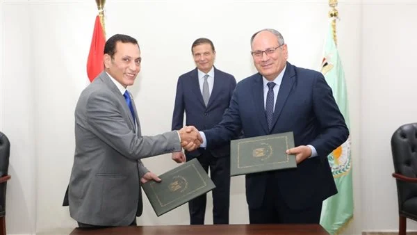 الزراعة توقع اتفاقية للتوسع في إنتاج هجن الطماطم بمنطقة المغرة