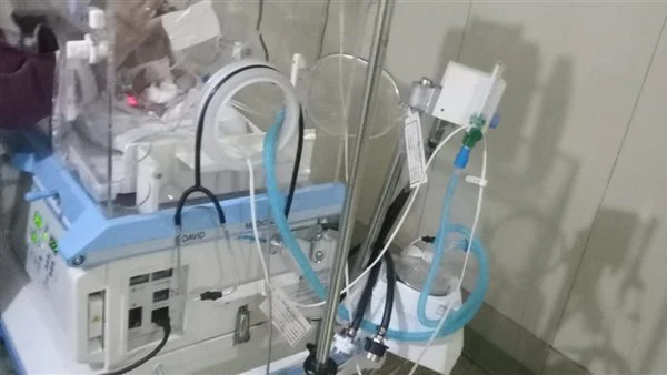 الدخان يملأ قسم الحضانات.. تفاصيل حريق مستشفى كفر الزيات وتحرك الصحة