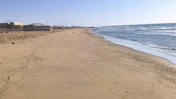 رفع 200 طن من الرمال الملوثة.. جنوب سيناء تعلن انتهاء تطهير رأس بدران