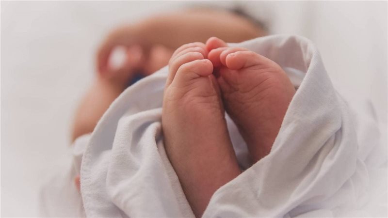 العثور على جثمان رضيع داخل حديقة.. والأم تكشف سبب إلقائه بعد الولادة