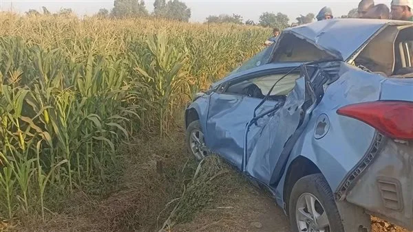 فرحتهم اتكسرت.. قطار يصطدم بسيارة زفاف وسط ذعر الأهالي بالمنوفية