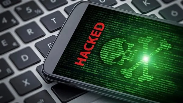صحفي أكسيوس يتهم الاستخبارات الإيرانية بحملة اختراق عبر واتساب تنتحل هويته