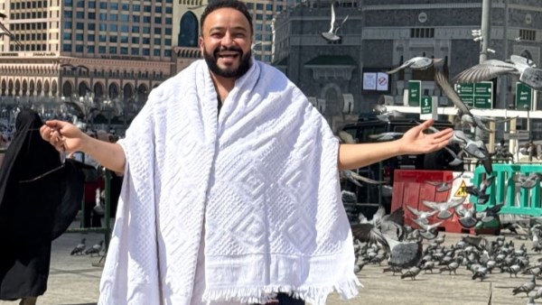 بملابس الإحرام.. حسام داغر يشارك جمهوره صور من المسجد الحرام