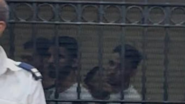 أول رد فعل.. المتهمان بالاعتداء على والدتهما يستأنفان حكم حبسهما