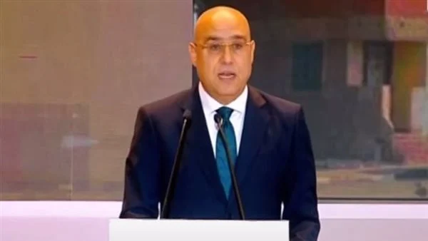 إحالة موظفة للمحاكمة بتهمة سب وقذف عاصم الجزار وزير الإسكان السابق