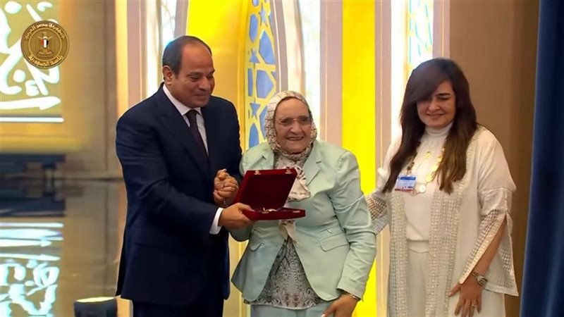 آمال إسماعيل توجه رسالة محبة للرئيس السيسي
