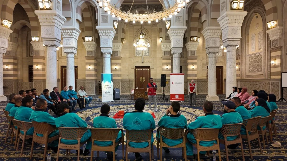 استعدادًا للمولد النبوي.. تدريب خاص لفريق تشغيل مسجد السيدة زينب على الإسعافات الأولية