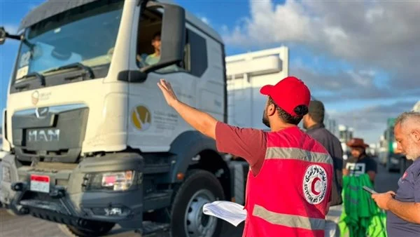«زاد العزة» تنطلق من مصر إلى غزة.. قافلة جديدة تحمل آلاف الأطنان من المساعدات