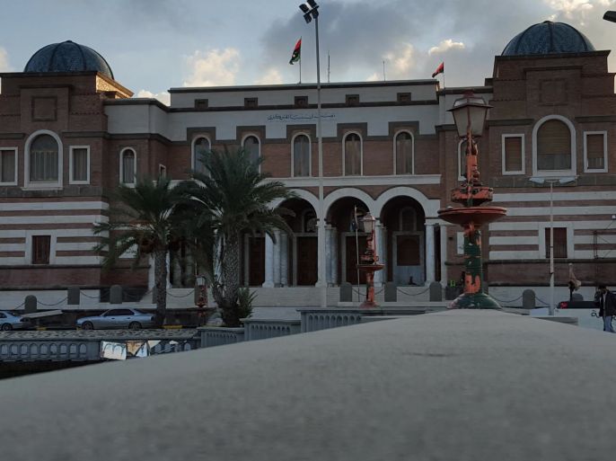 أزمة جديدة تضرب مصرف ليبيا المركزي بعد استقالة المحافظ وسط انقسام سياسي