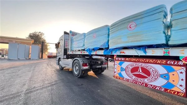 من مصر إلى غزة.. قافلة جديدة من الهلال الأحمر تحمل مستلزمات طبية ومواد بترولية